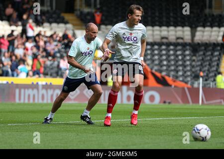 KINGSTON UPON HULL, GROSSBRITANNIEN. 18. SEPTEMBER die Sander Berge von Sheffield United wärmen sich vor dem Sky Bet Championship-Spiel zwischen Hull City und Sheffield United im KC Stadium, Kingston upon Hull am Samstag, dem 18. September 2021, auf. (Kredit: Emily Moorby | MI Nachrichten) Kredit: MI Nachrichten & Sport /Alamy Live Nachrichten Stockfoto