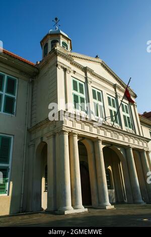 Das Jakarta History Museum oder auch als Museum Fatahillah bekannt, verfügt über eine Sammlung aus der Pre-Historic Periode bis zur Kolonialzeit. Stockfoto