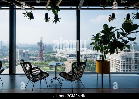 Co-Working Space - Luftaufnahme des Queen Elizabeth olympic Parks, der Gebäude und der Skyline von East London , Stratford 2021 Stockfoto