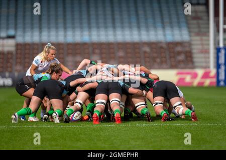 London, Großbritannien. September 2021. Scrum während des Allianz Premier 15-Spiels zwischen Harlequins Women und Exeter Chiefs Women in Twickenham Stoop, London, England. Kredit: SPP Sport Pressefoto. /Alamy Live News Stockfoto