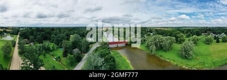 Ein Luftpanorama von Montrose Covered Bridge, Ontario, Kanada Stockfoto