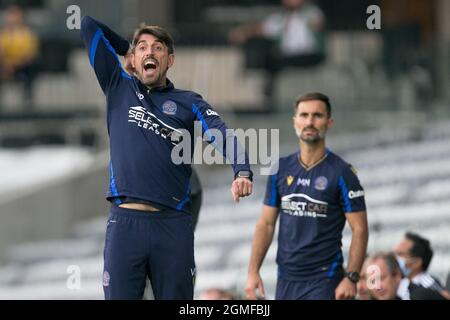 LONDON, GROSSBRITANNIEN. 18. SEPTEMBER Veljko Paunovic von Reading Gesten während des Sky Bet Championship Spiels zwischen Fulham und Reading im Craven Cottage, London am Samstag, 18. September 2021. (Kredit: Federico Maranesi | MI Nachrichten) Kredit: MI Nachrichten & Sport /Alamy Live Nachrichten Stockfoto