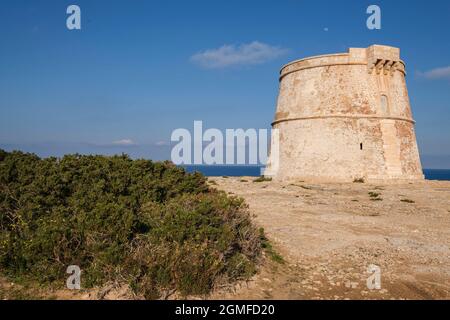 Torre de sa Punta Prima, Formentera, Pitiusas-Inseln, Balearen, Spanien. Stockfoto