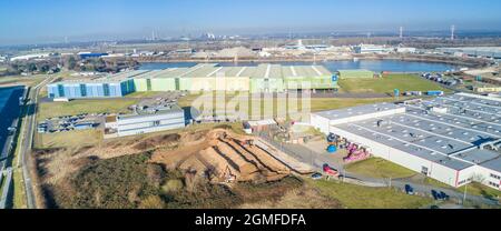 KREFELD / DEUTSCHLAND - 15. FEBRUAR 2017 : thyssenkrupp versendet seine Produkte aus dem Wendehafen Krefeld, Deutschland Stockfoto