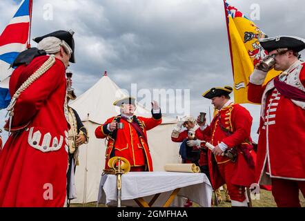 Prestonpans, East Lothian, Schottland, Großbritannien, 18. September 2021 Schlacht von Prestonpans Nachstellung: Die Schlacht von Prestonpans im Jahr 1745 war eine der kürzesten Schlachten in der britischen Geschichte. Im Bild: Der Kriegsrat der hannoverschen Armee in ihrem Militärlager unter der Leitung von Sir John Cope Stockfoto