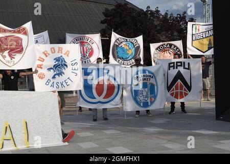 Casalecchio Di Reno, Italien. September 2021. Flash Mob tifosi Unterstützer Squadre Korb nazionali per ingresso senza limiti ai Palazzi dello Sport - foto Michele Nucci Kredit: Unabhängige Fotoagentur/Alamy Live News Stockfoto