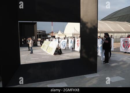 Casalecchio Di Reno, Italien. September 2021. Flash Mob tifosi Unterstützer Squadre Korb nazionali per ingresso senza limiti ai Palazzi dello Sport - foto Michele Nucci Kredit: Unabhängige Fotoagentur/Alamy Live News Stockfoto