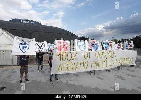 Casalecchio Di Reno, Italien. September 2021. Flash Mob tifosi Unterstützer Squadre Korb nazionali per ingresso senza limiti ai Palazzi dello Sport - foto Michele Nucci Kredit: Unabhängige Fotoagentur/Alamy Live News Stockfoto