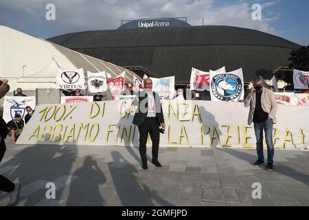 Casalecchio Di Reno, Italien. September 2021. Flash Mob tifosi Unterstützer Squadre Korb nazionali per ingresso senza limiti ai Palazzi dello Sport - foto Michele Nucci Kredit: Unabhängige Fotoagentur/Alamy Live News Stockfoto