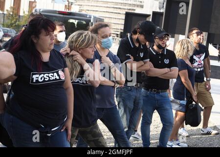 Casalecchio Di Reno, Italien. September 2021. Flash Mob tifosi Unterstützer Squadre Korb nazionali per ingresso senza limiti ai Palazzi dello Sport - foto Michele Nucci Kredit: Unabhängige Fotoagentur/Alamy Live News Stockfoto