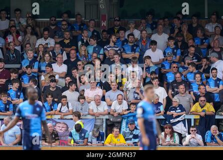 High Wycombe, Großbritannien. September 2021. Unterstützer von Wycombe Wanderers während des Spiels der Sky Bet League 1 zwischen Wycombe Wanderers und Charlton Athletic am 18. September 2021 in Adams Park, High Wycombe, England. Foto von Andy Rowland. Quelle: Prime Media Images/Alamy Live News Stockfoto