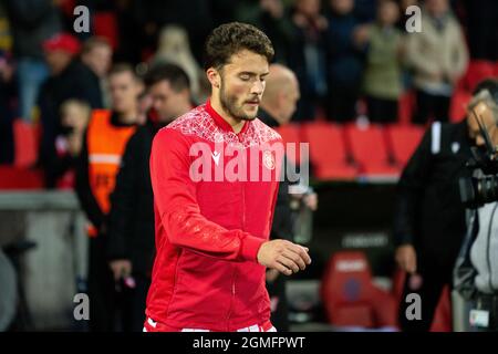 Aalborg, Dänemark. September 2021. Daniel Granli von der AAB steigt in das 3F Superliga-Spiel zwischen Aalborg Boldklub und Odense Boldklub im Aalborg Portland Park in Aalborg ein. (Foto: Gonzales Photo/Alamy Live News Stockfoto