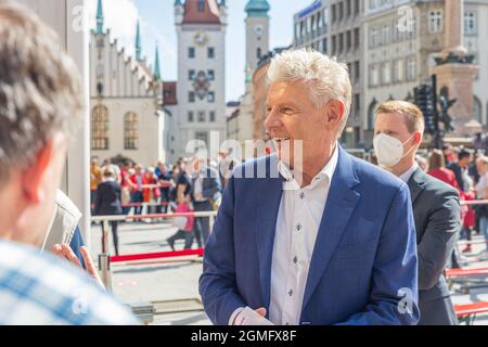 MÜNCHEN, DEUTSCHLAND - 18. SEPTEMBER: Oberbürgermeister Dieter Reiter bei einer Polizeikundgebung am Marienplatz am 18. September 2021 in München Stockfoto