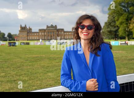 Oxford, Großbritannien, 18. September 2021, Schauspielerin Sabrina Bartlett bei den Internationalen Pferdekämpfen des Blenheim Palace, die Ihnen vom Jockey Club auf dem Gelände des Blenheim Palace, im Dorf Woodstock in der Nähe von Oxford, Großbritannien, vom 16. Bis 19. September 2021, angeboten wurden.Quelle: Peter Nixon/Alamy Live News Stockfoto