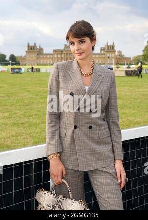 Oxford, Großbritannien, 18. September 2021, Schauspielerin Genevieve Gaunt bei den internationalen Pferdekämpfen des Blenheim Palace, die vom Jockey Club auf dem Gelände des Blenheim Palace, im Dorf Woodstock in der Nähe von Oxford, Großbritannien, vom 16. Bis 19. September 2021 abgehalten wurden.Quelle: Peter Nixon/Alamy Live News Stockfoto