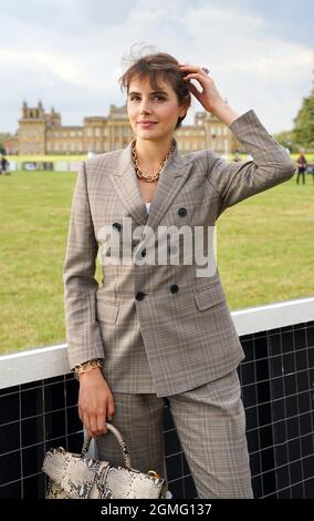 Oxford, Großbritannien, 18. September 2021, Schauspielerin Genevieve Gaunt bei den internationalen Pferdekämpfen des Blenheim Palace, die vom Jockey Club auf dem Gelände des Blenheim Palace, im Dorf Woodstock in der Nähe von Oxford, Großbritannien, vom 16. Bis 19. September 2021 abgehalten wurden.Quelle: Peter Nixon/Alamy Live News Stockfoto