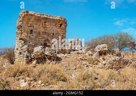 Überreste eines antiken Gebäudes in der archäologischen Stätte Aptera. Kreta, Griechenland Stockfoto