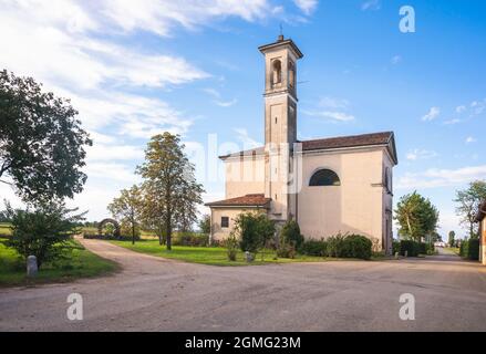 Alte Kirche in der Mitte von nowwhere, Land Lombardei, Italien Stockfoto