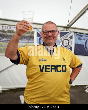 High Wycombe, Großbritannien. September 2021. Supporter-Vorspiel während des Sky Bet League 1-Spiels zwischen Wycombe Wanderers und Charlton Athletic am 18. September 2021 im Adams Park, High Wycombe, England. Foto von Andy Rowland. Quelle: Prime Media Images/Alamy Live News Stockfoto