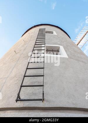 Detail der Windmühle in Trebic Stadt. Das natürliche Tannin wurde hier aus Kiefer- und Fichtenrinde für Gerberarbeiten gemahlen. Stockfoto