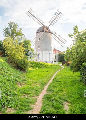 Třebic Windmühle, wo das natürliche Tannin gemahlen wurde. Pulvertannin aus Kiefer- und Fichtenrinde, das von Gerbern für ihre Arbeit verwendet wurde. Stockfoto