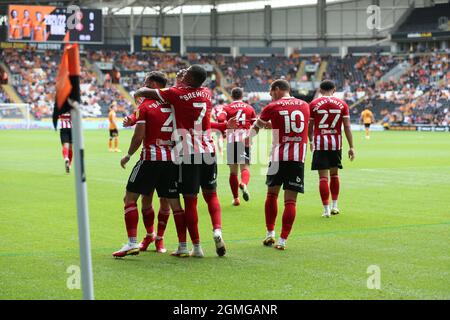 KINGSTON UPON HULL, GROSSBRITANNIEN. 18. SEPTEMBER - Weitere Feierlichkeiten von The Blades während des Sky Bet Championship-Spiels zwischen Hull City und Sheffield United im KC Stadium, Kingston upon Hull am Samstag, 18. September 2021. (Kredit: Emily Moorby | MI Nachrichten) Kredit: MI Nachrichten & Sport /Alamy Live Nachrichten Stockfoto