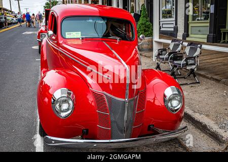 Virginia City, NV - 31. Juli 2021: 1940 Ford Deluxe Coupe auf einer lokalen Automshow. Stockfoto