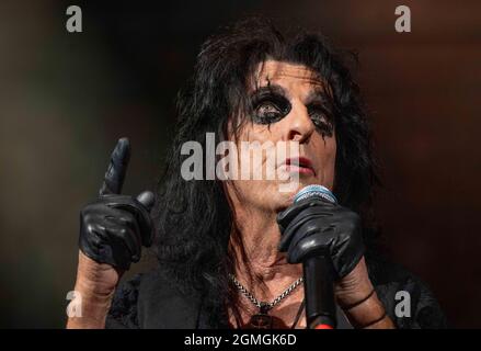 17. September 2021, Atlantic City, New Jersey, USA: Nach fast 19 Monaten Off-Stage startet Rock and Roll-Legende ALICE COOPER, 73, seine Herbst-2021-Tour im Ocean Casino Resort in Atlantic City, New Jersey. (Bild: © Jim z. Rider/ZUMA Press Wire) Stockfoto