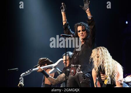 17. September 2021, Atlantic City, New Jersey, USA: Nach fast 19 Monaten Off-Stage startet Rock and Roll-Legende ALICE COOPER, 73, seine Herbst-2021-Tour im Ocean Casino Resort in Atlantic City, New Jersey. (Bild: © Jim z. Rider/ZUMA Press Wire) Stockfoto