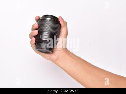 Kameraobjektiv in der Hand isoliert auf weißem Hintergrund Stockfoto