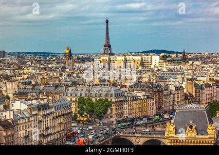 Blick Auf Notre Dame Effel Tower Dome Kirche Invalides Gebäude Stadtbild Stadtzentrum Paris Frankreich. Stockfoto