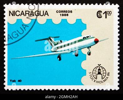 NICARAGUA - UM 1986: Eine in Nicaragua gedruckte Briefmarke zeigt YAK 40, Flugzeug, um 1986 Stockfoto