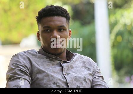 Milwaukee Bucks leitet Giannis Antetokounmpo im Präsidentenhaus während seines Treffens mit der griechischen Präsidentin Katerina Sakellaropoulou weiter. Stockfoto