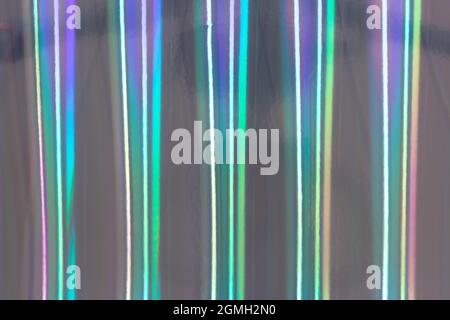 Holographischer, mehrfarbiger Hintergrund; Neon-Holofoil, zerknittert, abstrakte Folie Stockfoto