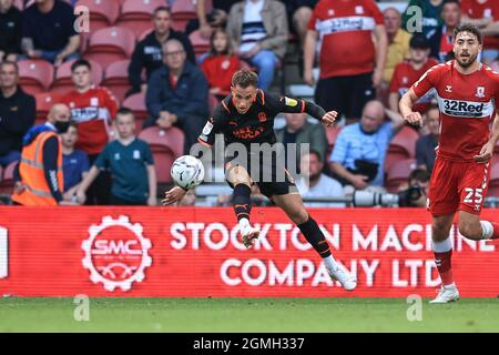 Middlesbrough, Großbritannien. September 2021. Jerry Yates #9 von Blackpool klärt den Ball in Middlesbrough, Großbritannien am 9/18/2021. (Foto von Mark Cosgrove/News Images/Sipa USA) Quelle: SIPA USA/Alamy Live News Stockfoto