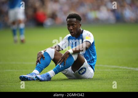 Peterborough, Großbritannien. September 2021. Siriki Dembele (PU) beim Spiel der Peterborough United gegen Birmingham City EFL Championship, im Weston Homes Stadium, Peterborough, Cambridgeshire. Kredit: Paul Marriott/Alamy Live Nachrichten Stockfoto