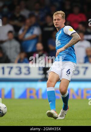 Peterborough, Großbritannien. September 2021. Frankie Kent (PU) beim Spiel der Peterborough United gegen Birmingham City EFL Championship, im Weston Homes Stadium, Peterborough, Cambridgeshire. Kredit: Paul Marriott/Alamy Live Nachrichten Stockfoto