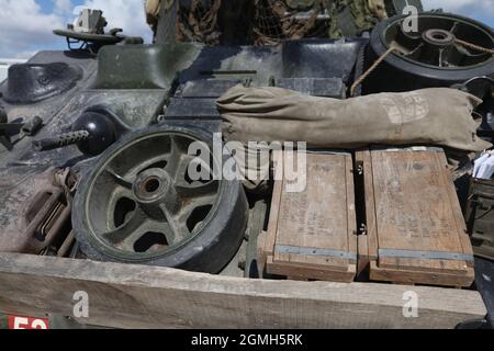 Sherman-Panzer. Ein 75-mm-Sherman-Panzer bei einer Demonstration im Bovington Tank Museum, Dorset, Großbritannien Stockfoto