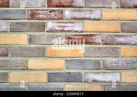 Hintergrund von einer mehrfarbigen Ziegelmauer Stockfoto