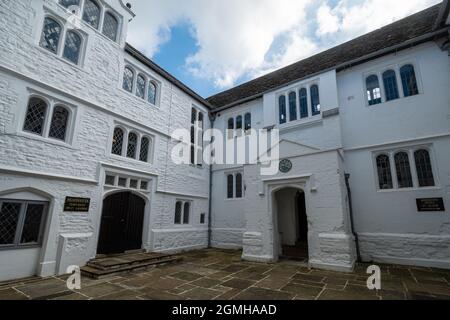 Royal Grammar School Guildford, eine unabhängige Knabenschule in Surrey, England, Großbritannien. Das alte Gebäude, erbaut zwischen 1557 und 1586. Stockfoto