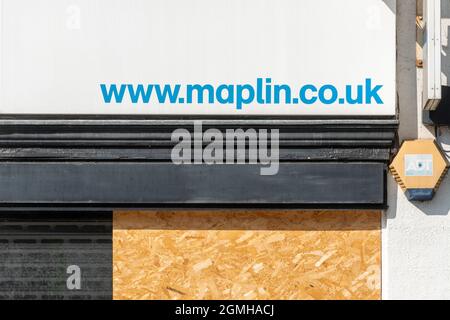 An Bord und geschlossen Maplin Electronics Shop oder Geschäft in der High Street, Großbritannien Stockfoto