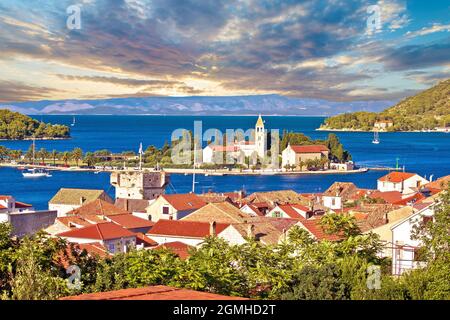 Malerische Insel Vis am Wasser Blick, Dalmatien Archipel von Kroatien Stockfoto