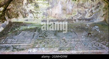 DURNESS SUTHERLAND SCOTLAND DIE ALTE BALNAKEIL-KIRCHE ODER KIRK-INNENGRABMULDE IM TIERHEIM MIT INSCHRIFTEN Stockfoto