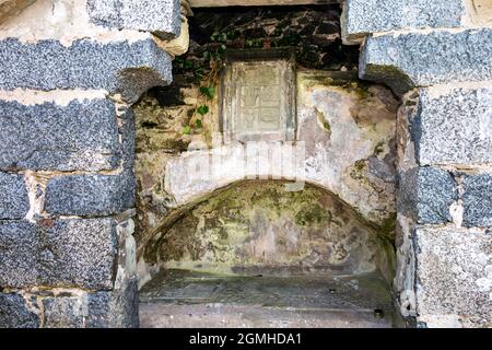 DURNESS SUTHERLAND SCOTLAND DIE ALTE BALNAKEIL KIRCHE ODER KIRK INNENRAUM MIT PLAKETTE DATIERT 1619 Stockfoto