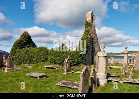 DURNESS SUTHERLAND SCHOTTLAND DIE ALTE IVY BEDECKTE KIRCHE ODER KIRK UND FRIEDHOF Stockfoto