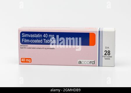 Eine Schachtel mit 28 filmbeschichteten 40-mg-Accord Simvastatin-Tabletten Stockfoto