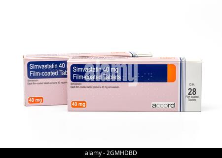 Zwei Kartons mit 28 filmbeschichteten 40-mg-Accord Simvastatin-Tabletten Stockfoto