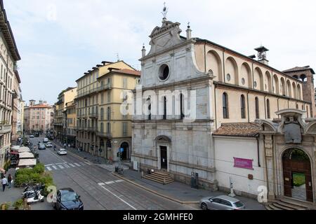 Mailand, Italien - september 8 2021 - Kirche San Maurizio al Monastero Maggiore in Mailand, Italien. Eintritt zum Archäologischen Museum von Mailand daneben. Stockfoto