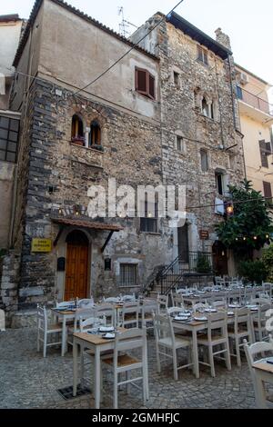 Terracina, Italien - august 19 2021 - casa Scirocchi altes mittelalterliches Haus im Stadtzentrum Stockfoto