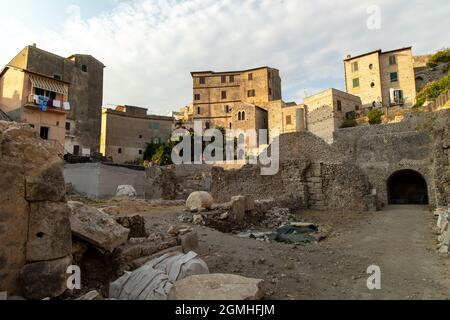 Terracina, Italien - august 19 2021 - die Sehenswürdigkeiten der Stadt Terracina sind die Ruinen des antiken Forums. Stockfoto